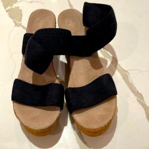 CHARLESTON SHOE CO BLACK SANDALS